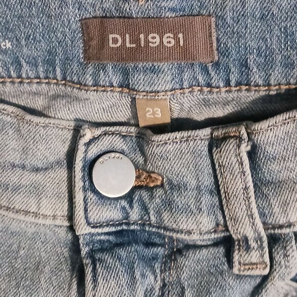 DL1961 Susie Tapered High-Rise Distressed Jeans Women's Size 23 Seaglass Blue - Picture 12 of 15